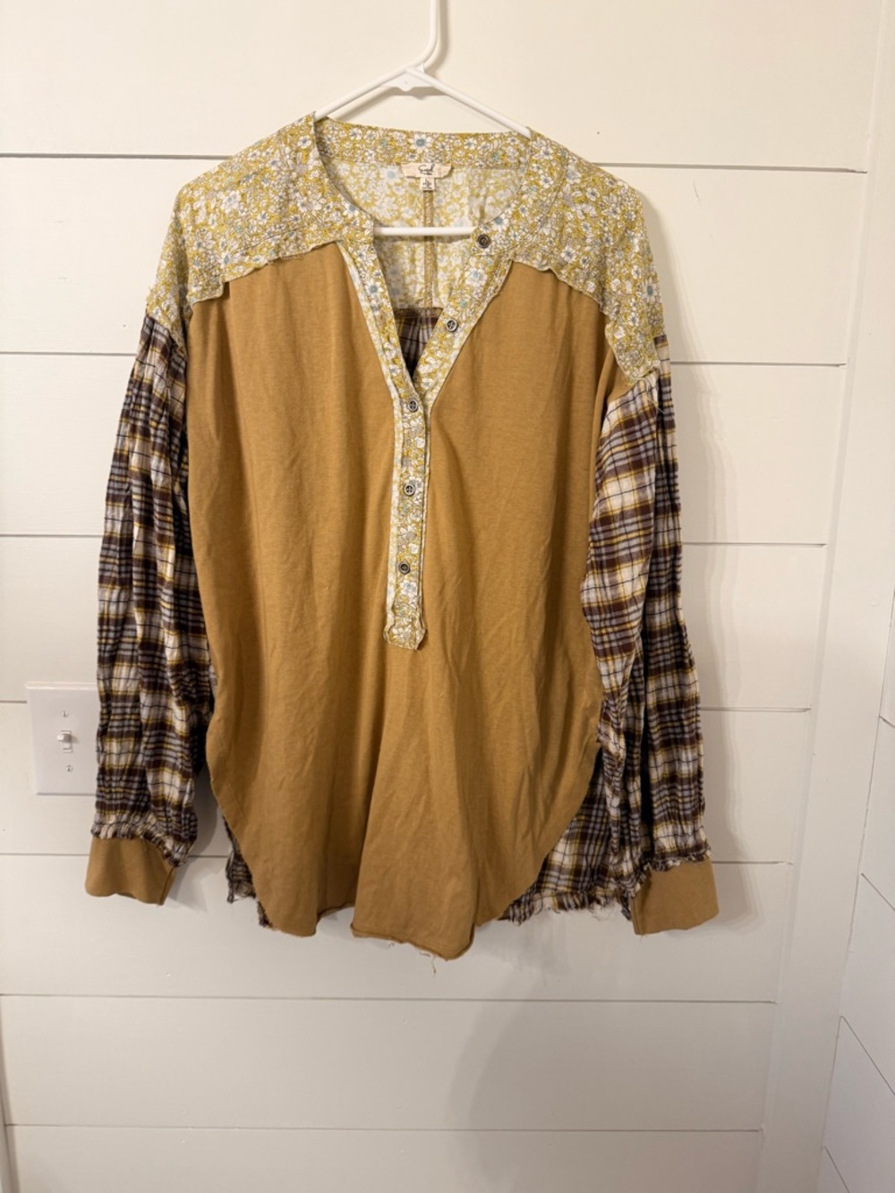 easel Women’s Mustard Floral-Yoke Plaid Sleeve Henley